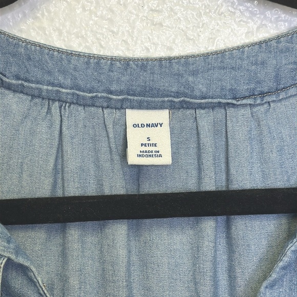 Old Navy Blue Chambray Sleeveless V-Neck Dress - Picture 2 of 8